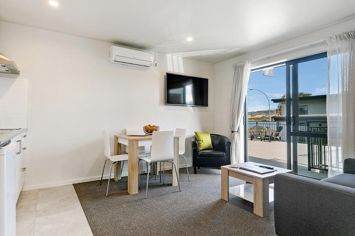 Acacia Lake View Motel Taupo Dış mekan fotoğraf